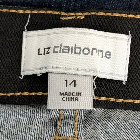 LIZ CLAIBORNE Mid-Rise Cut-Off Cropped, Stretch Denim Blue Jeans; Size 14 - Picture 3 of 4